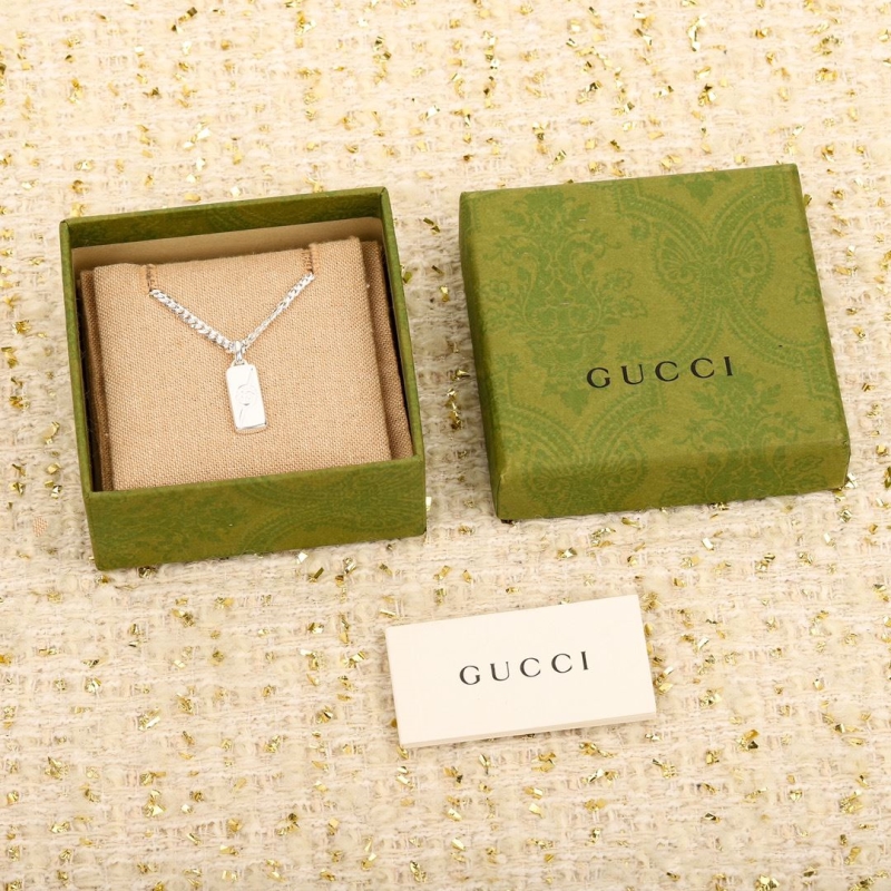 G*u*i necklaces